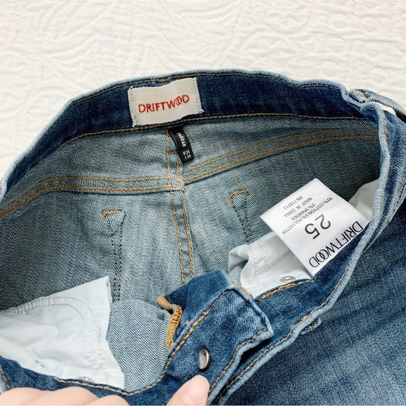 RARE🔥 Driftwood Farrah Flare‎ Bellbottom Isla Embroidered Floral Jeans - Picture 5 of 5